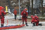 Strażacy ostrzegają przed feriami. Nie korzystajcie z lodowisk na otwartych akwenach. Zobacz zdjęcia