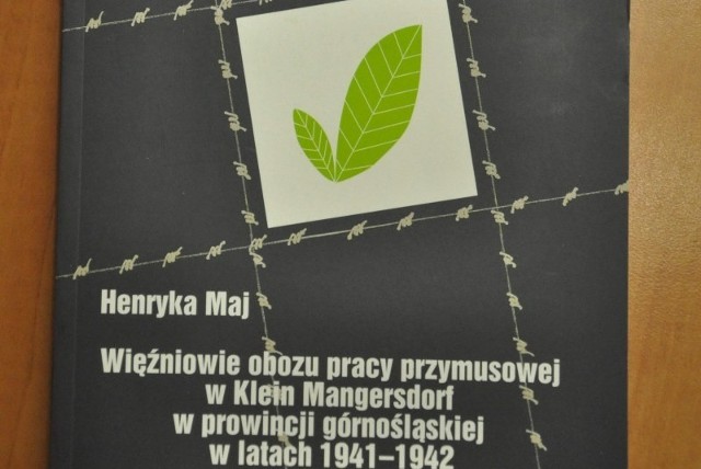 Książka jest pierwsza zwartą publikacją nt. obozu w Magnuszowiczkach