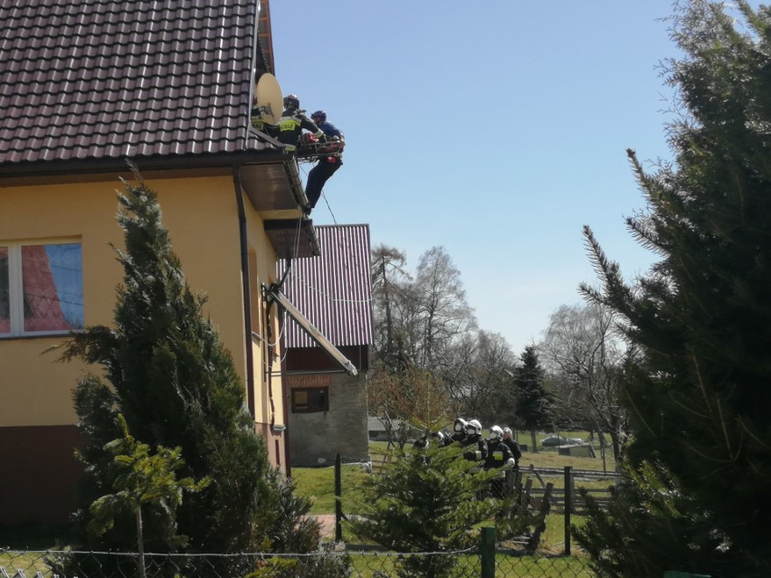 Nietypowa akcja GOPR. Ratownicy działali na... poddaszu budynku 