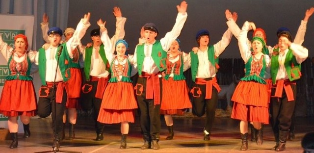 W niedzielę 6 kwietnia w Wojewódzkim Domu Kultury w Kielcach na Przeglądzie Dziecięcych Zespołów Folklorystycznych Województwa Świętokrzyskiego &#8211; "Dziecięca Estrada Folkloru 2014&#8221; zespół zajął pierwsze miejsce.