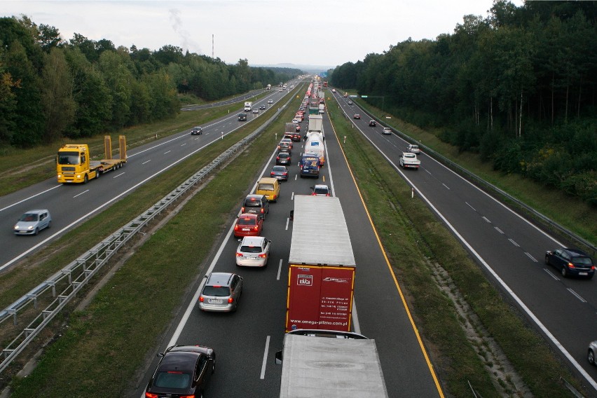 Śmiertelny wypadek na A2 koło Strykowa. Jedna osoba zginęła...