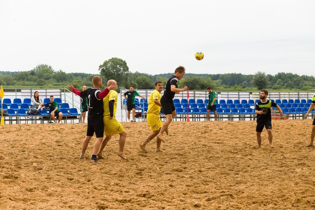 Na plaży w Dojlidach rywalizacja toczyła się na boisku do piłki nożnej i siatkówki