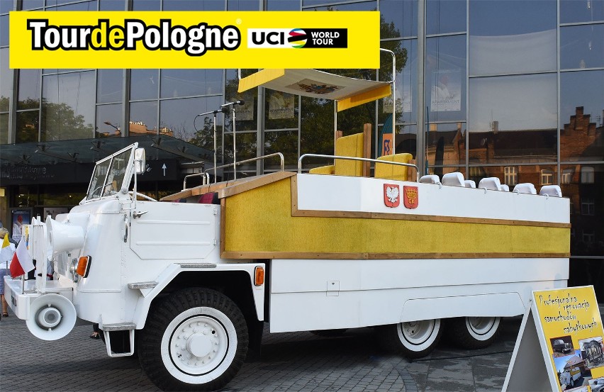 Pojazd papieski z Kielc na trasie Tour de Pologne 2020.