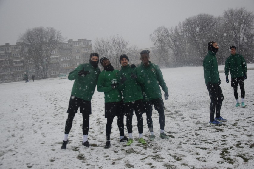 Ostatni trening Radomiaka przed meczem z Rakowem Częstochowa w ... śniegu (Zobacz zdjęcia)