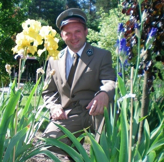 W ogrodzie Leśne Arboretum przy leśniczówce Jaźwin, należącej do Nadleśnictwa Zawadzkie Robert Piątek hoduje setki irysów.