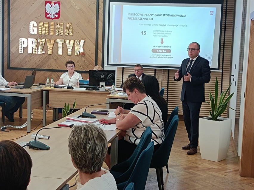 Burmistrz Przytyka Dariusz Wołczyński jednogłośnie otrzymał absolutorium i wotum zaufania od Rady Miejskiej