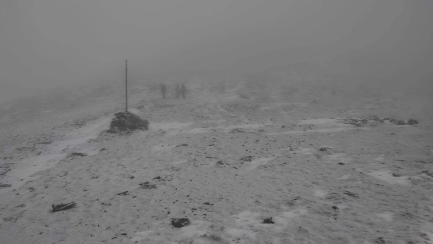 Akcja ratunkowa w rejonie Babiej Góry. Kobieta z córkami zgubiła się we mgle