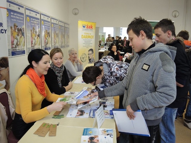 W Miastku odbyły się Targi Edukacji i Pracy zorganizowane przez Młodzieżowe Centrum Kariery.