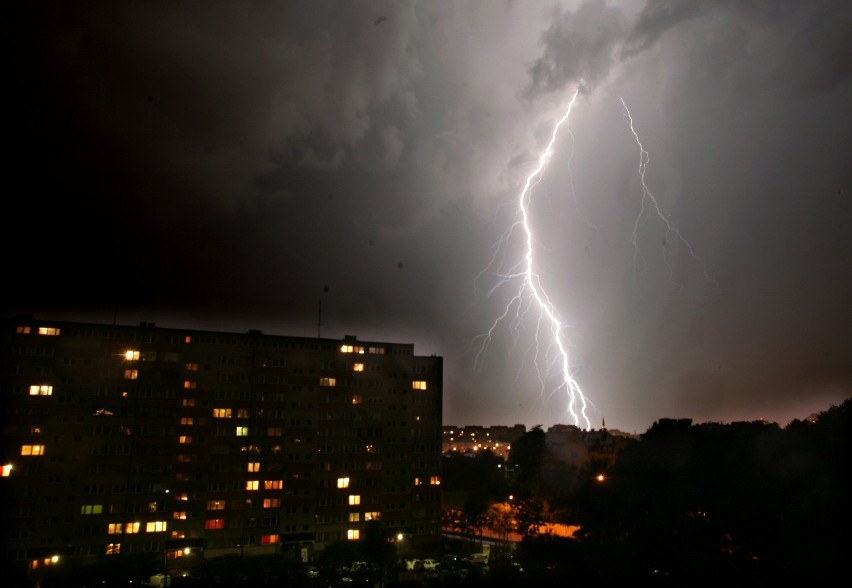 Poznań: IMGW wydał ostrzeżenie. Mają nadejść burze z gradem...