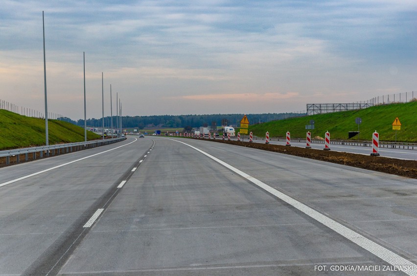 12 października 2021 roku po całej budowanej autostradzie...