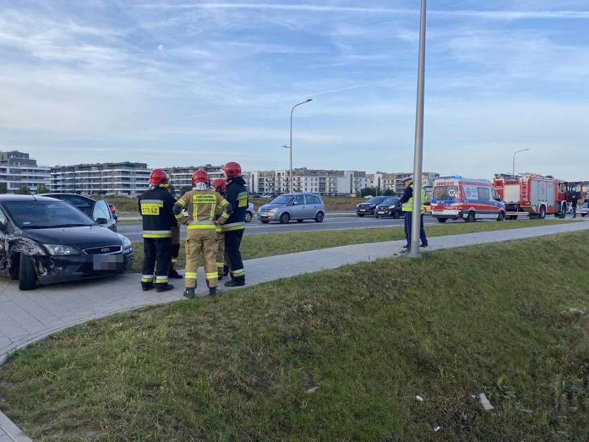 Wypadek na skrzyżowaniu Buforowej i Lutosławskiego