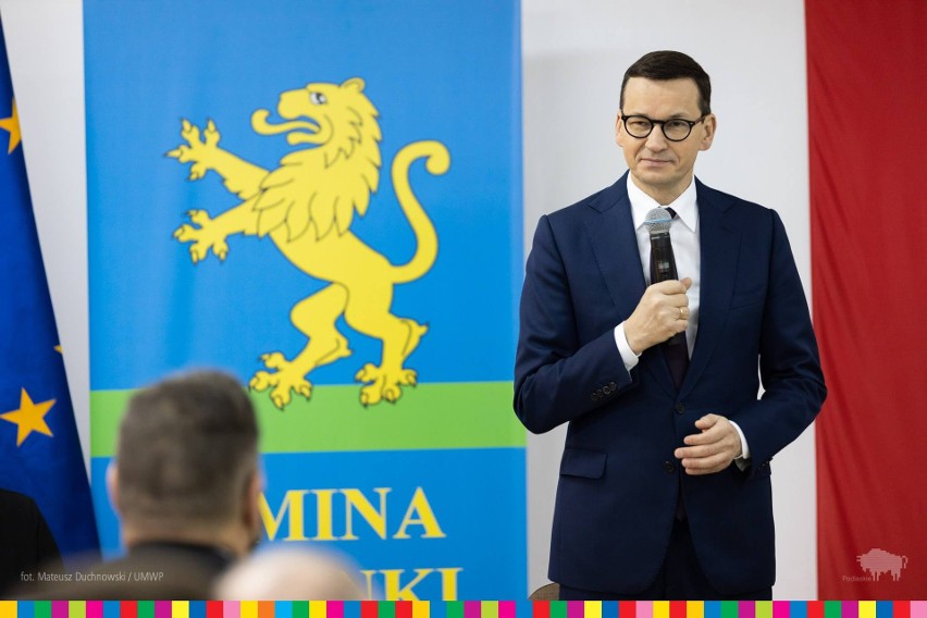 Premier Mateusz Morawiecki w poniedziałek, 6 grudnia,...