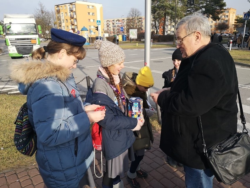 Kozienice powitały Nowy Rok huczną zabawą przed pływalnią....