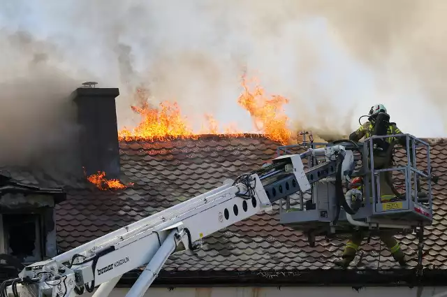 Pożar dachu liceum w Grodzisku Mazowieckim