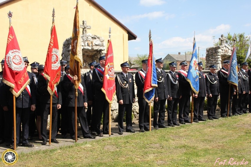 Powiatowa pielgrzymka strażaków w Skarżycach