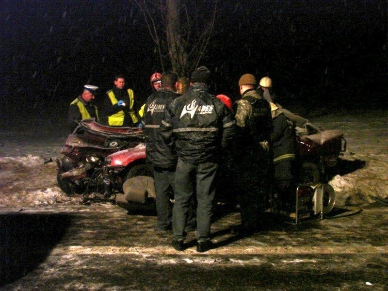 19-letni kierowca volkswagena i jego pasażerka zginęli we...