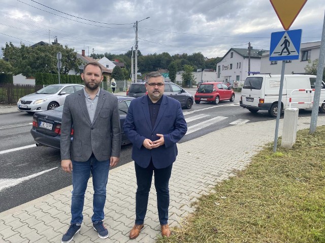 Starosta Adam Korta (po prawej) zachęcał do poparcia pomysłu Macieja Piątka ws. utworzenia ronda na skrzyżowaniu ulic Wygoda i Poniatowskiego