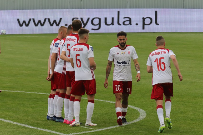 W środę o godz. 20.30 na stadionie przy al. Unii piłkarze...