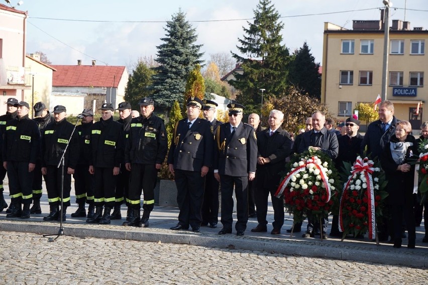 Niepodległość i lokacja Ożarowa. Dwie ważne rocznice świętowano w mieście 11 listopada [ZDJĘCIA]