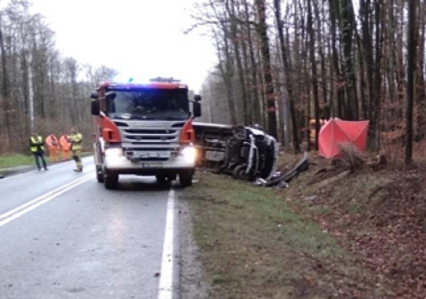 Śmiertelny wypadek na drodze nr 15. Zablokowana trasa z Wrocławia do Milicza 
