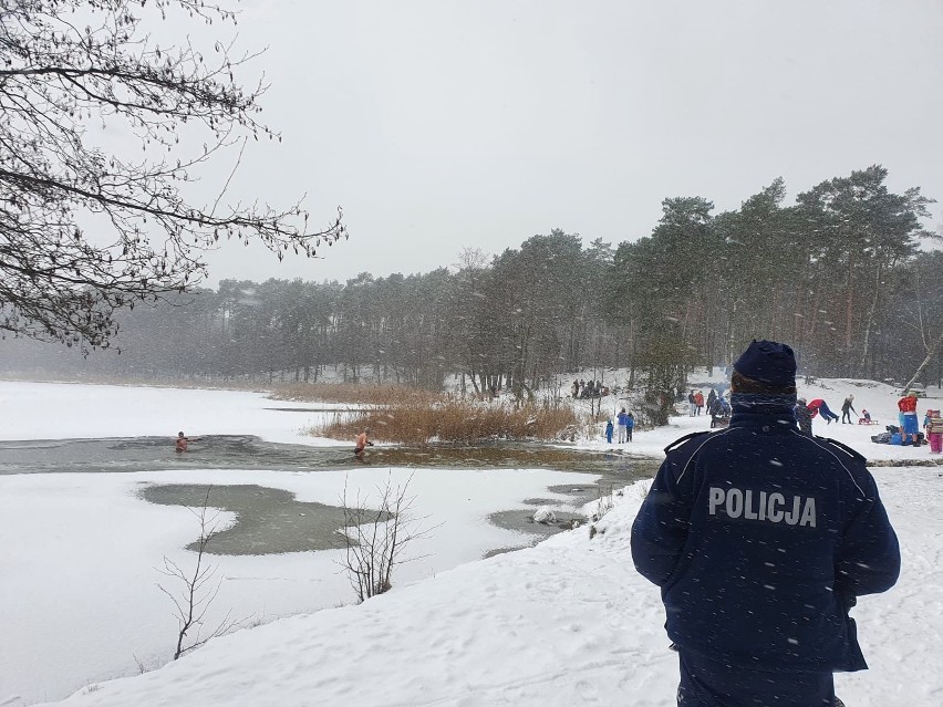 Morsuj bezpiecznie i z głową. Policja nad jeziorem Jezuickim pod Bydgoszczą