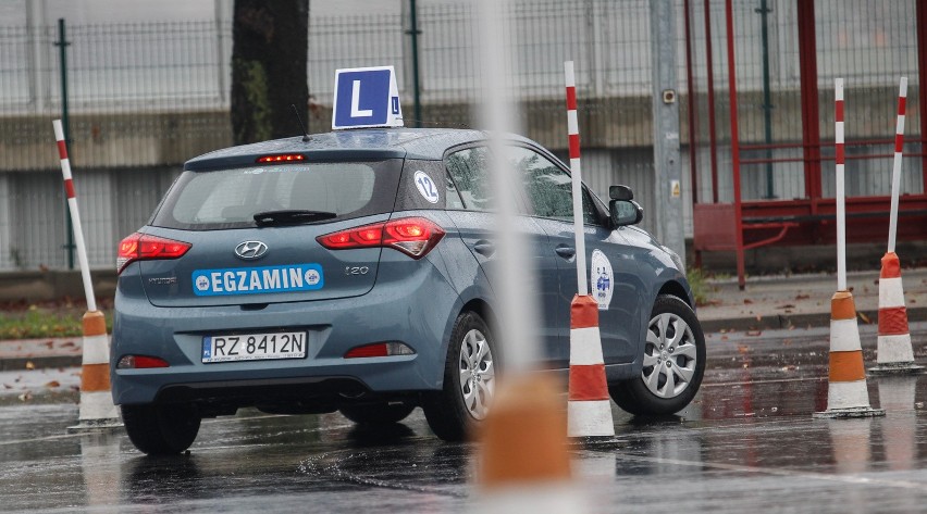 Prawo jazdy zdrożeje. Powodem dodatkowe szkolenia dla świeżo...