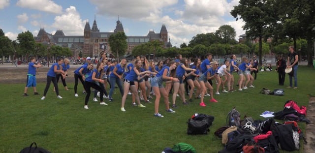 Radość i spontaniczność. MiM w Amsterdamie. Był czas nie tylko na występy konkursowe ale też na zwiedzanie miasta.