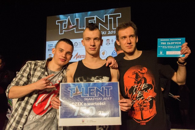 Zespół Doba triumfował w finale Talentu Skarżyskiego. Od lewej Mateusz Szkil (gitara), Dominik Kopeć (wokal), Adrian Uciński (bas).