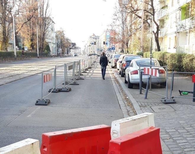 Budowa ścieżek rowerowych na ulicy Małachowskiego we...