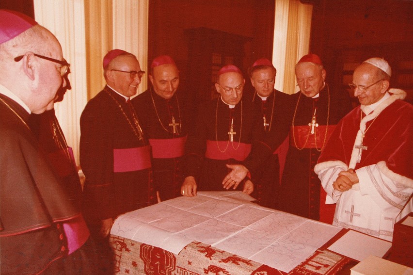 Spotkanie delegacji polskiego Kościoła z papieżem Pawłem VI....
