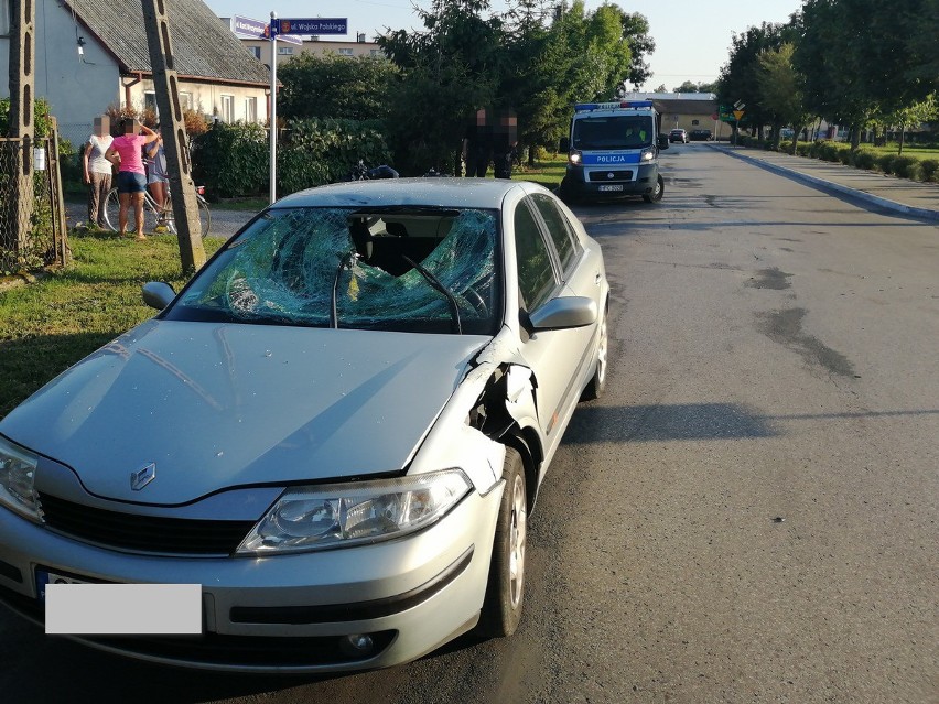 Wypadek w powiecie radziejowskim. Motocyklista niemalże wpadł do samochodu, który w niego uderzył [zdjęcia]