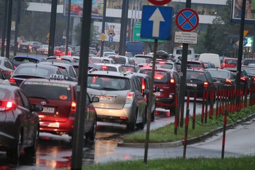 Trudne warunki do jazdy. Na krakowskich drogach ogromne...