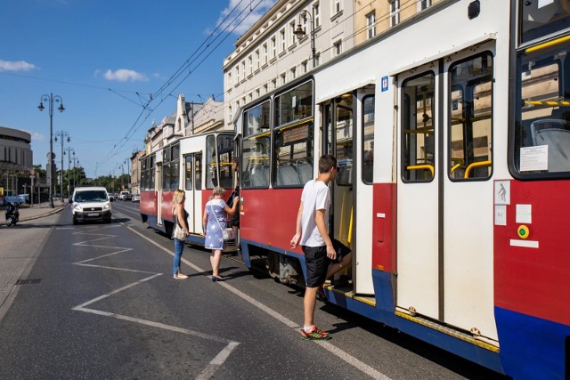 Budowa przystanku poprawi bezpieczeństwo pasażerów i ułatwi wsiadanie - szczególnie do starszych tramwajów.