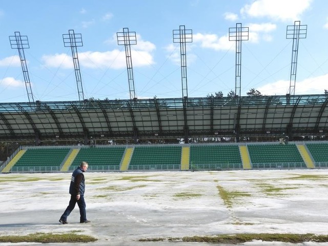 Tak obecnie prezentuje się boisko, na którym grają piłkarze Stali Stalowa Wola. Jeżeli jego stan nie ulegnie poprawie, Stal może nie zagrać na inaugurację wiosny u siebie 9 marca z Concordią Elbląg.