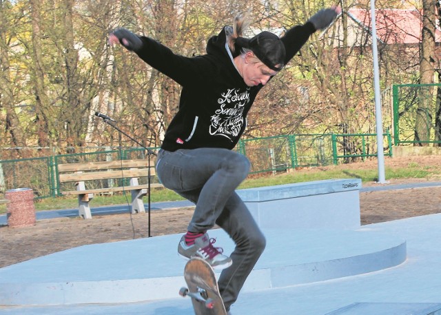 Skatepark w Turośni Kościelnej tętni życiem. Często przychodzi tutaj młodzież. Miejsce to wybudowano za dotację z LGD.