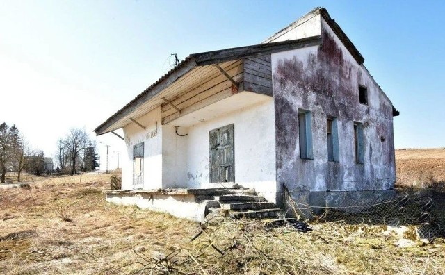 Zebraliśmy aktualne oferty domów na sprzedaż w województwie podlaskim, których cena nie przekracza 150 tysięcy złotych. Aby zobaczyć szczegóły, przejdź do następnego slajdu.
