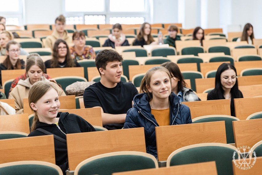 Jak nazywały się trolle, które schwytały Bilba? W Akademii Zamojskiej rozstrzygnięto fantastyczny konkurs [ZDJĘCIA]