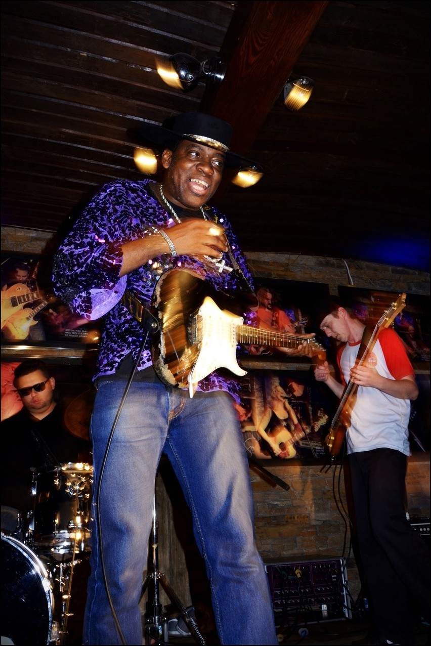 Carvin Jones Band