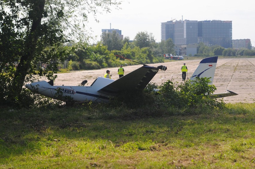 Z relacji świadków wynika, że pilot o własnych siłach...