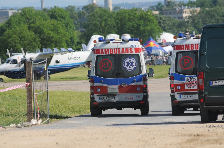 Z relacji świadków wynika, że pilot o własnych siłach...