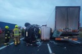 Wypadek na autostradzie A4. Na jezdni w kierunku Katowic doszło do zderzenia busa, osobówki i ciężarówki. Kierowcy, omijajcie ten odcinek!