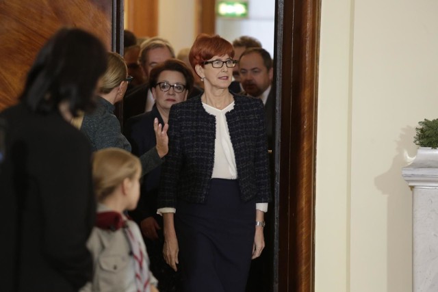 Minister rodziny, pracy i polityki społecznej - Elżbieta Rafalska deklaruje wyłączenie dodatkó stażowych z płacy minimalnej od 1 stycznia 2020 r.