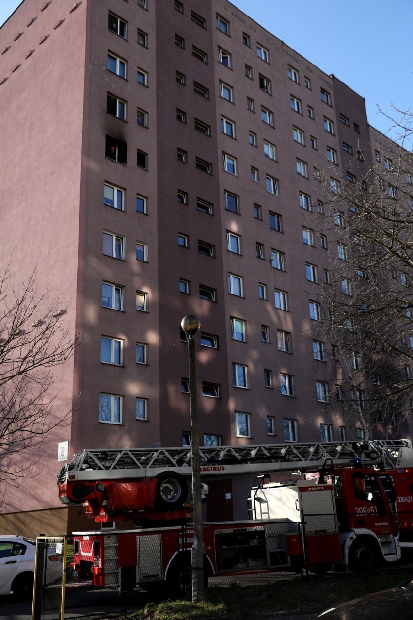 Kraków. Pożar w Prokocimiu, 18-latka wypadła z 6. piętra. Co ustaliła prokuratura?