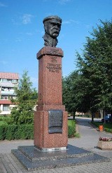 Plac zabaw powstanie przed pomnikiem Piłsudskiego