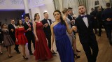 Studniówka Zespołu Szkół Gastronomicznych i Usługowych w Chorzowie ZDJĘCIA Piękny bal w Rezydencji w Piekarach Śląskich