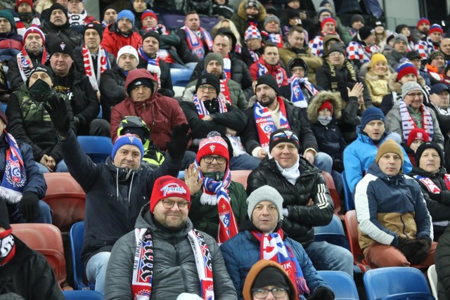 Zobacz kolejne zdjęcia. Przesuwaj zdjęcia w prawo - naciśnij strzałkę lub przycisk NASTĘPNE