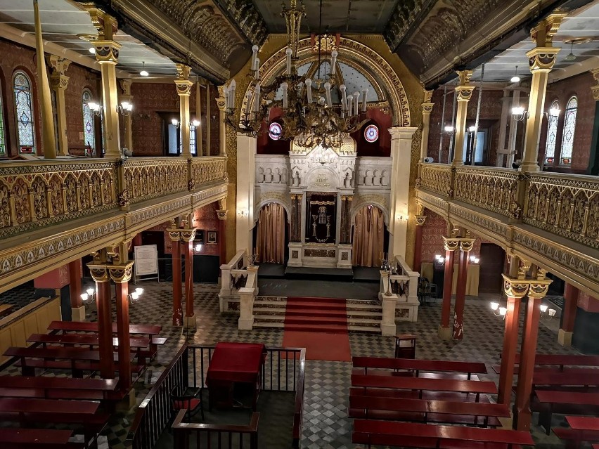 Wnętrze synagogi