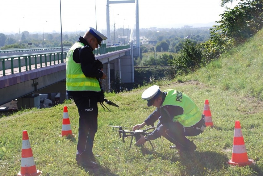 Policjanci latali dronem nad pechowym skrzyżowaniem w Przemyślu [ZDJĘCIA]