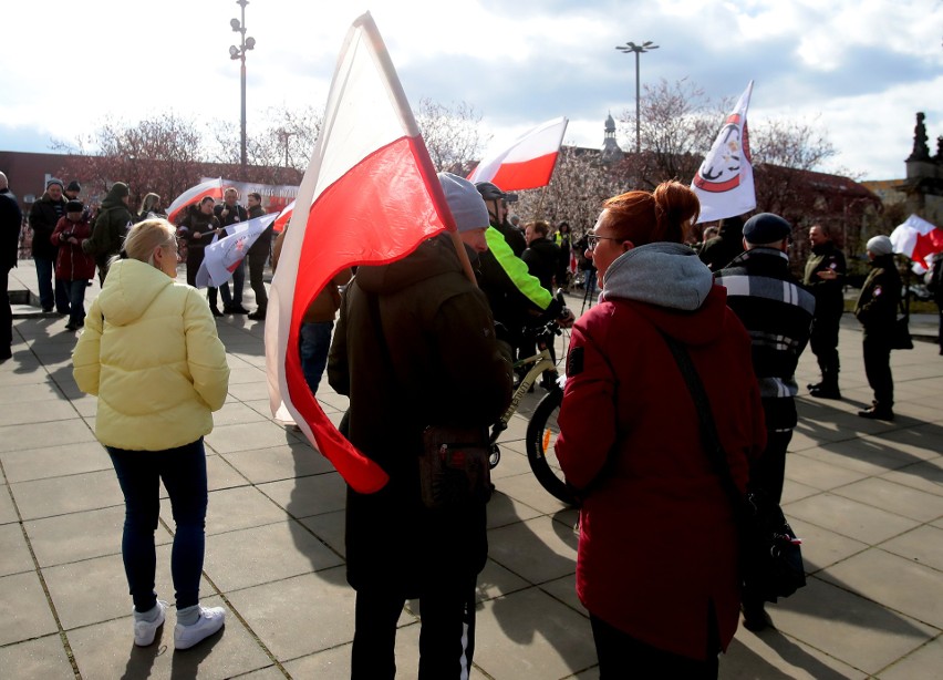 Ulicami Szczecina przeszedł marsz przeciwko segregacji sanitarnej 
