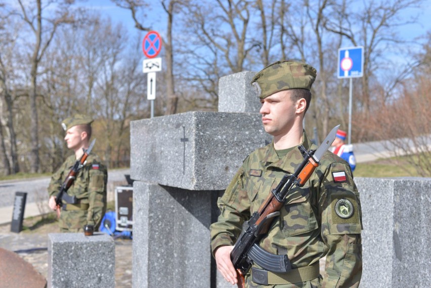 Mieszkańcy Sandomierza oddali hołd ofiarom terroru niemieckiego z czasów II wojny światowej (ZDJĘCIA)